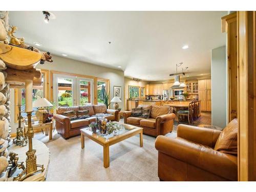 3 Woodlands Estates Crescent, Rural Rocky View County, AB - Indoor Photo Showing Living Room