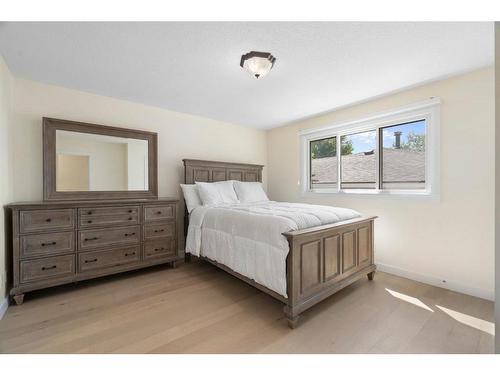 108 Rundlefield Close Ne, Calgary, AB - Indoor Photo Showing Bedroom