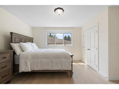 108 Rundlefield Close Ne, Calgary, AB - Indoor Photo Showing Bedroom