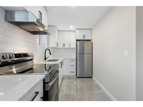 108 Rundlefield Close Ne, Calgary, AB - Indoor Photo Showing Kitchen With Upgraded Kitchen