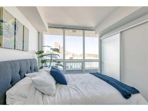 554-222 Riverfront Avenue Sw, Calgary, AB - Indoor Photo Showing Bedroom