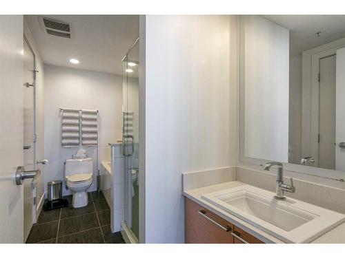 554-222 Riverfront Avenue Sw, Calgary, AB - Indoor Photo Showing Bathroom