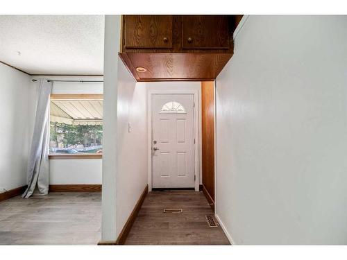 1724 28 Street Sw, Calgary, AB - Indoor Photo Showing Other Room