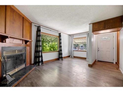 1724 28 Street Sw, Calgary, AB - Indoor Photo Showing Living Room With Fireplace