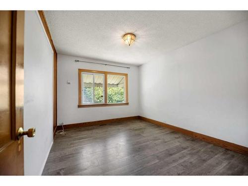 1724 28 Street Sw, Calgary, AB - Indoor Photo Showing Other Room