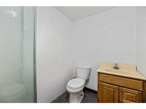 1724 28 Street Sw, Calgary, AB - Indoor Photo Showing Bathroom