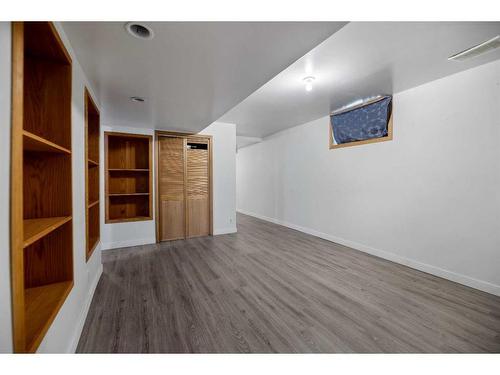 1724 28 Street Sw, Calgary, AB - Indoor Photo Showing Other Room