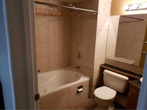 1603-1603 16 Avenue Sw, Calgary, AB - Indoor Photo Showing Bathroom