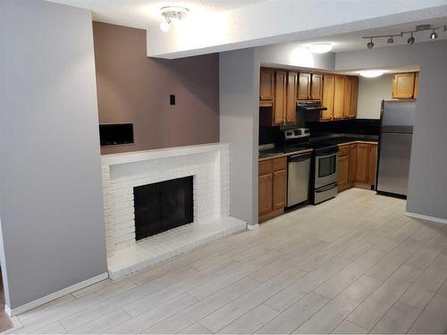 1-1603 16 Avenue Sw, Calgary, AB - Indoor Photo Showing Kitchen