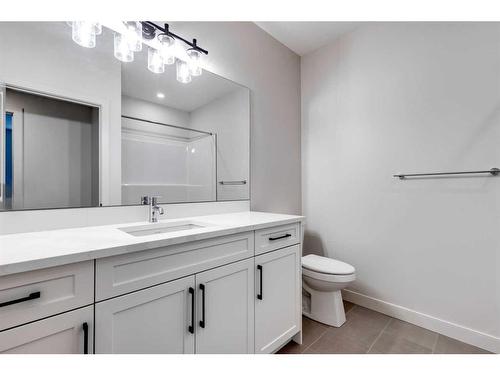 569 Rivercrest View, Cochrane, AB - Indoor Photo Showing Bathroom