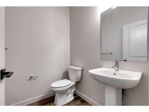 569 Rivercrest View, Cochrane, AB - Indoor Photo Showing Bathroom