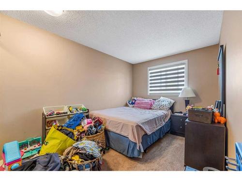 325 Falshire Drive Ne, Calgary, AB - Indoor Photo Showing Bedroom