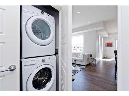 425-115 Sagewood Drive, Airdrie, AB - Indoor Photo Showing Laundry Room