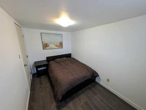 244 4 Avenue South, Big Valley, AB - Indoor Photo Showing Bedroom