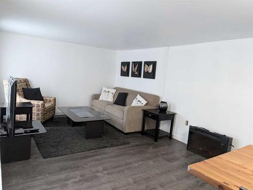 244 4 Avenue South, Big Valley, AB - Indoor Photo Showing Living Room