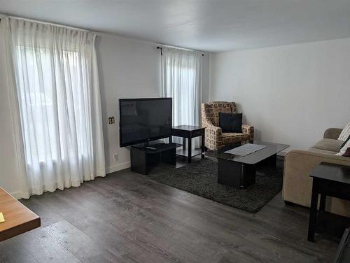 244 4 Avenue South, Big Valley, AB - Indoor Photo Showing Living Room