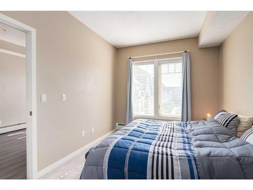 318-10 Mahogany Mews Se, Calgary, AB - Indoor Photo Showing Bedroom