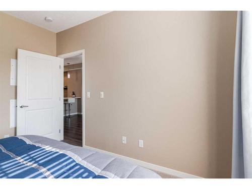 318-10 Mahogany Mews Se, Calgary, AB - Indoor Photo Showing Bedroom