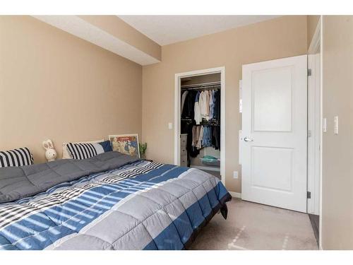 318-10 Mahogany Mews Se, Calgary, AB - Indoor Photo Showing Bedroom