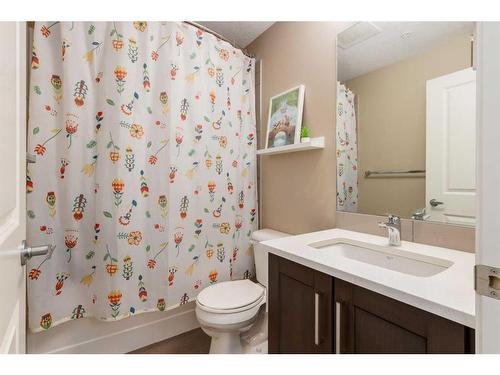 318-10 Mahogany Mews Se, Calgary, AB - Indoor Photo Showing Bathroom