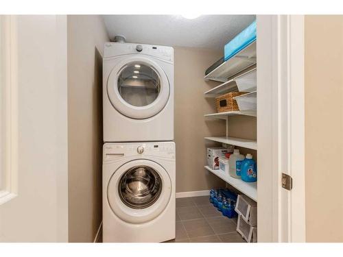 318-10 Mahogany Mews Se, Calgary, AB - Indoor Photo Showing Laundry Room