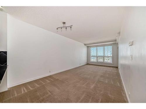 1701-8880 Horton Road Sw, Calgary, AB - Indoor Photo Showing Other Room