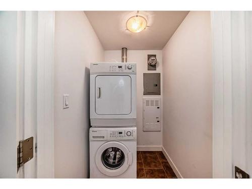 1701-8880 Horton Road Sw, Calgary, AB - Indoor Photo Showing Laundry Room