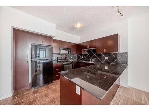 1701-8880 Horton Road Sw, Calgary, AB - Indoor Photo Showing Kitchen