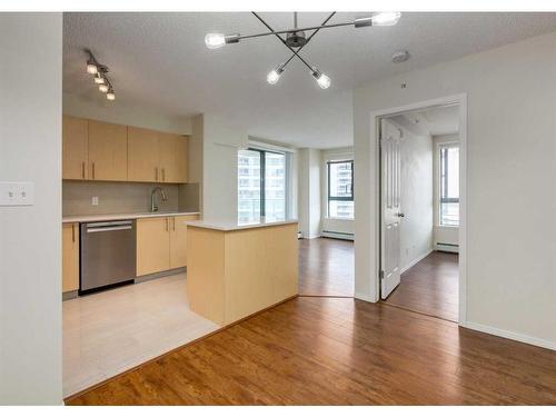 1114-1111 6 Avenue Sw, Calgary, AB - Indoor Photo Showing Kitchen