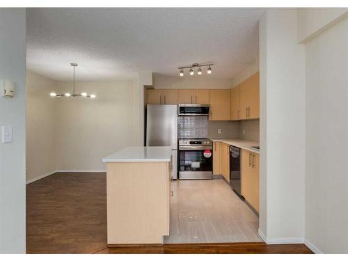 1114-1111 6 Avenue Sw, Calgary, AB - Indoor Photo Showing Kitchen