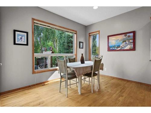 135 Chapman Circle Se, Calgary, AB - Indoor Photo Showing Dining Room