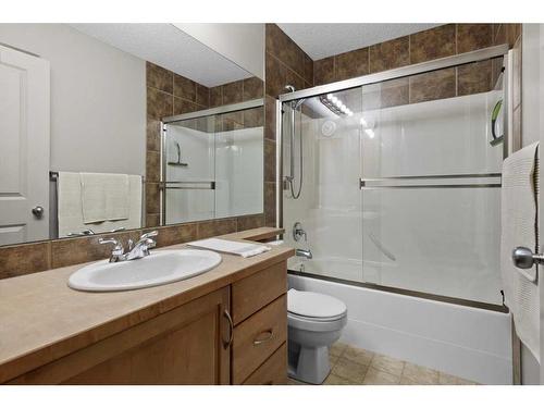 135 Chapman Circle Se, Calgary, AB - Indoor Photo Showing Bathroom