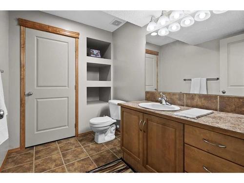 135 Chapman Circle Se, Calgary, AB - Indoor Photo Showing Bathroom