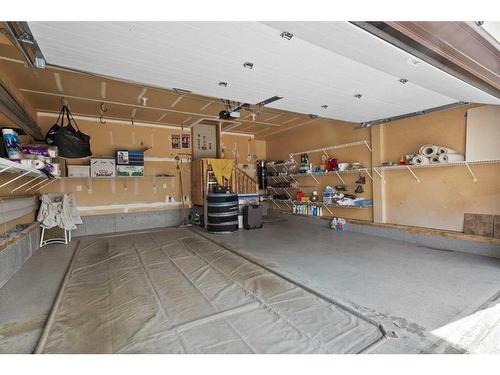 135 Chapman Circle Se, Calgary, AB - Indoor Photo Showing Garage