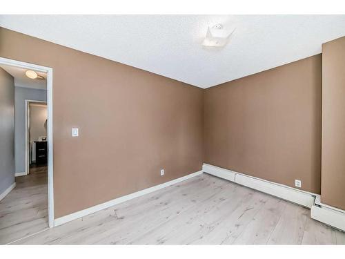 205-523 15 Avenue Sw, Calgary, AB - Indoor Photo Showing Other Room