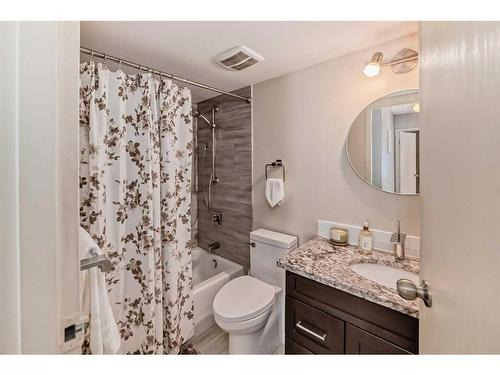 205-523 15 Avenue Sw, Calgary, AB - Indoor Photo Showing Bathroom