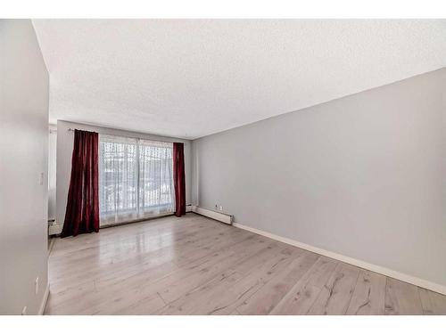 205-523 15 Avenue Sw, Calgary, AB - Indoor Photo Showing Other Room