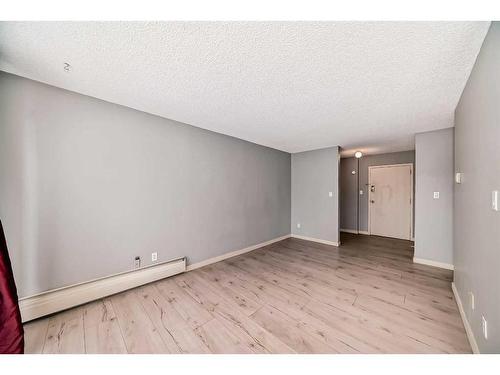 205-523 15 Avenue Sw, Calgary, AB - Indoor Photo Showing Other Room