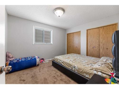 32 Martinwood Way Ne, Calgary, AB - Indoor Photo Showing Bedroom