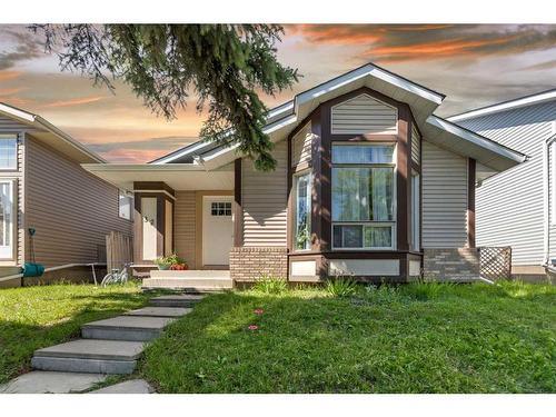 32 Martinwood Way Ne, Calgary, AB - Outdoor