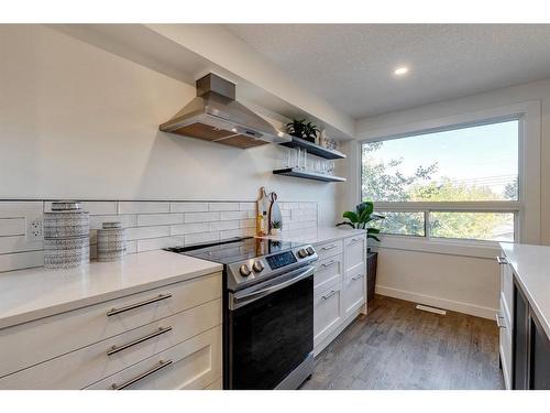 2126 18A Street Sw, Calgary, AB - Indoor Photo Showing Kitchen