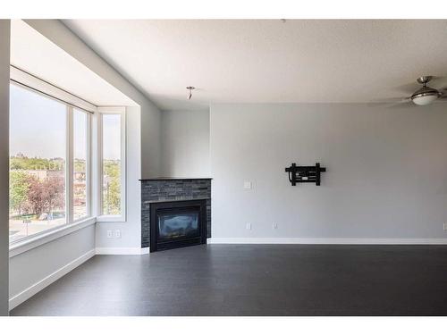 305-1000 Centre Avenue Ne, Calgary, AB - Indoor Photo Showing Living Room With Fireplace