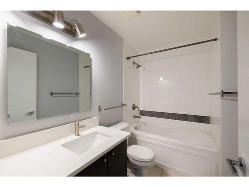 305-1000 Centre Avenue Ne, Calgary, AB - Indoor Photo Showing Bathroom