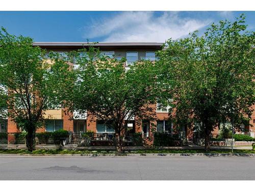 305-1000 Centre Avenue Ne, Calgary, AB - Outdoor