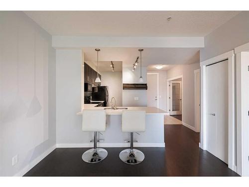 305-1000 Centre Avenue Ne, Calgary, AB - Indoor Photo Showing Kitchen