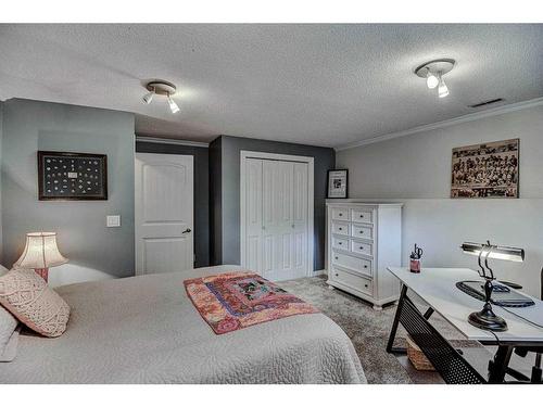 116 Lake Lucerne Close Se, Calgary, AB - Indoor Photo Showing Bedroom