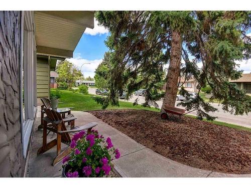 116 Lake Lucerne Close Se, Calgary, AB - Outdoor