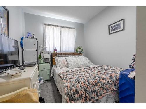 118 Falmere Way Ne, Calgary, AB - Indoor Photo Showing Bedroom