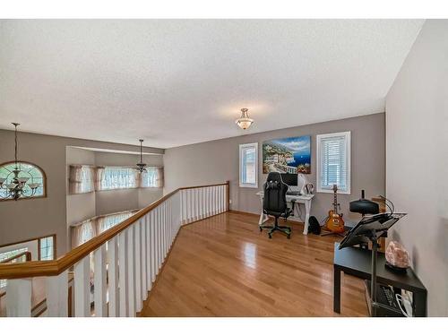 8 Arbour Glen Close Nw, Calgary, AB - Indoor Photo Showing Other Room