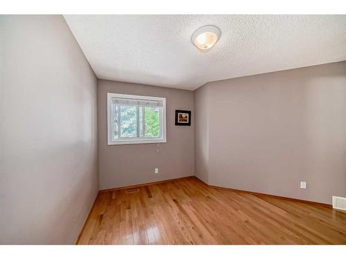 8 Arbour Glen Close Nw, Calgary, AB - Indoor Photo Showing Other Room